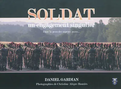 Soldat : un engagement singulier : dans la peau des soldats paras...