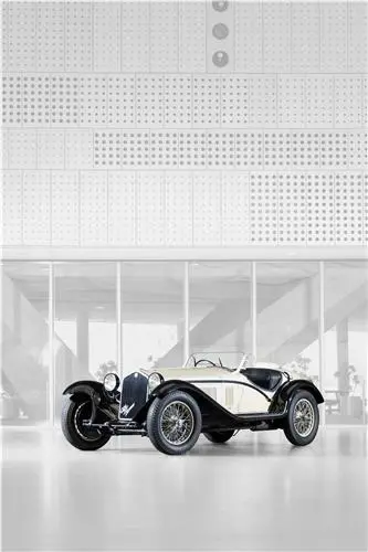 Two Centuries of Automotive History : 100 Masterpieces from the Collection of MAUTO - Museo Nazionale dell’Automobile