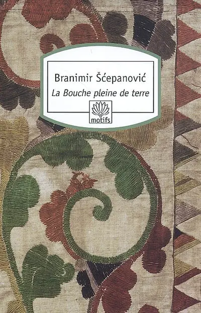 La bouche pleine de terre