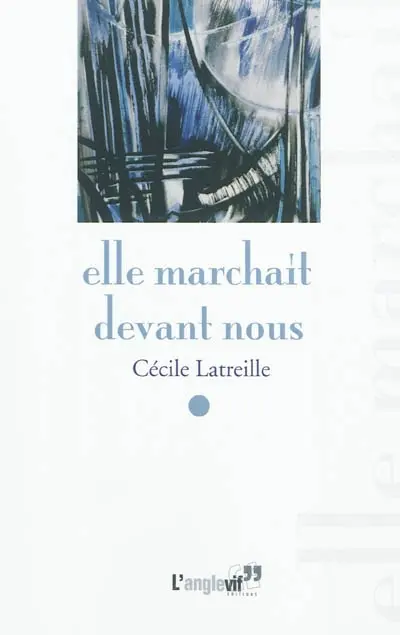 Elle marchait devant nous