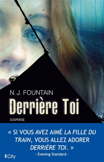 Derrière toi...