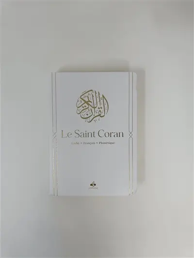 Le saint Coran : et la traduction en langue française du sens de ses versets, et la transcription en caractères latins, en phonétique : couverture cuir souple blanc