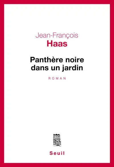 Panthère noire dans un jardin