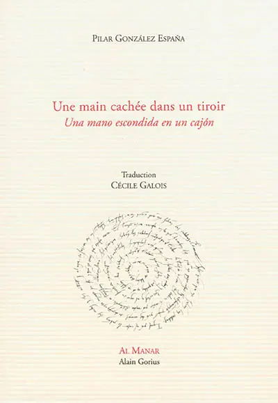 Une main cachée dans un tiroir. Una mano escondida en un cajon