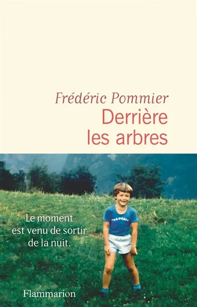 Derrière les arbres