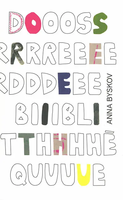 De dos, je regarde ma bibliothèque