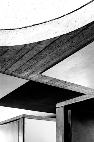 Umberto Riva : incursions au-delà du moderne : l'architecture d'Umberto Riva