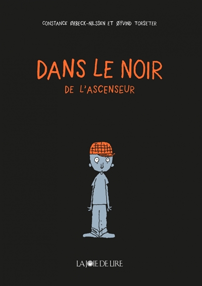 Dans le noir de l'ascenseur