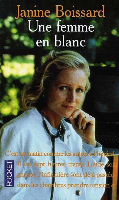 Une femme en blanc