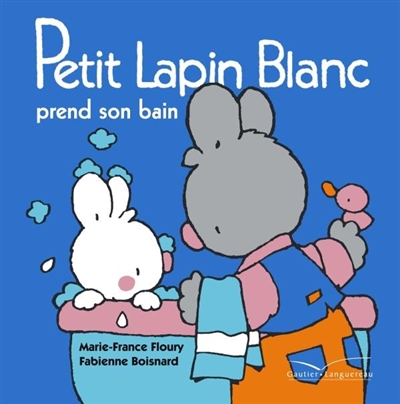 Petit Lapin blanc prend son bain
