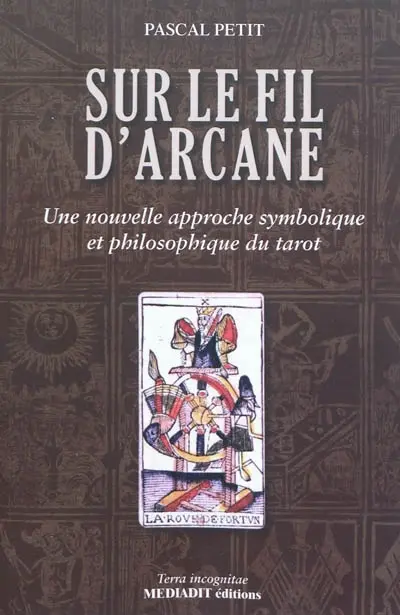 Sur le fil d'arcane : une nouvelle approche symbolique et philosophique du tarot