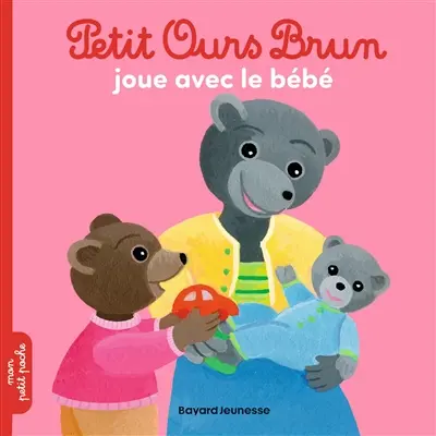 Petit Ours Brun joue avec le bébé