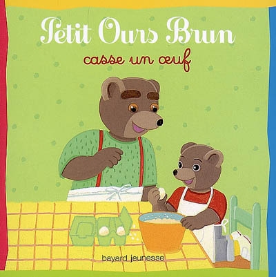 Petit Ours brun casse un oeuf