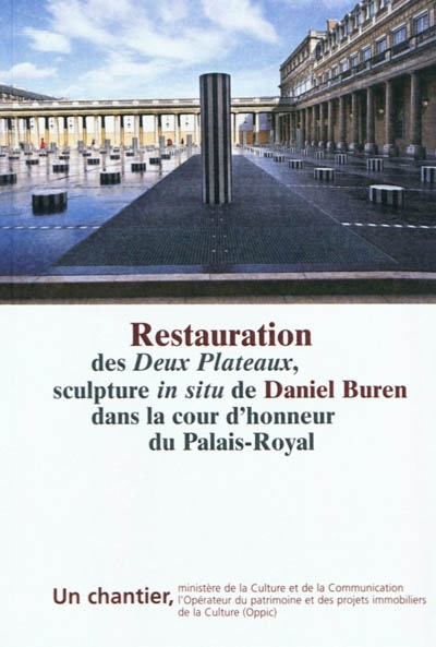 Restauration des Deux plateaux, sculpture in situ de Daniel Buren dans la cour d'honneur du Palais-Royal