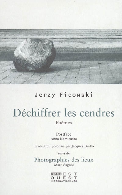 Déchiffrer les cendres : poèmes. Quelques fragments d'une réflexion sur la poésie de Jerzy Ficowski : postface. Photographies des lieux