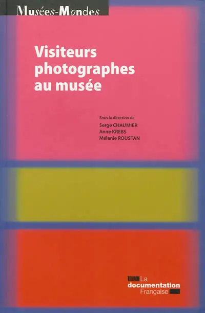 Visiteurs photographes au musée