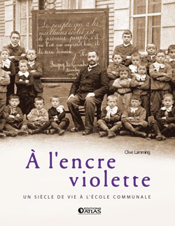 A l'encre violette : un siècle de vie à l'école communale