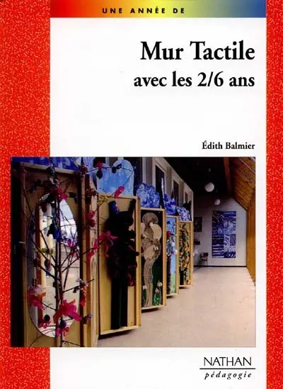 Mur tactile avec les 2-6 ans