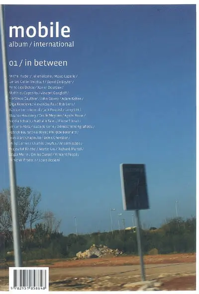 Mobile, album-international, n° 1. In between