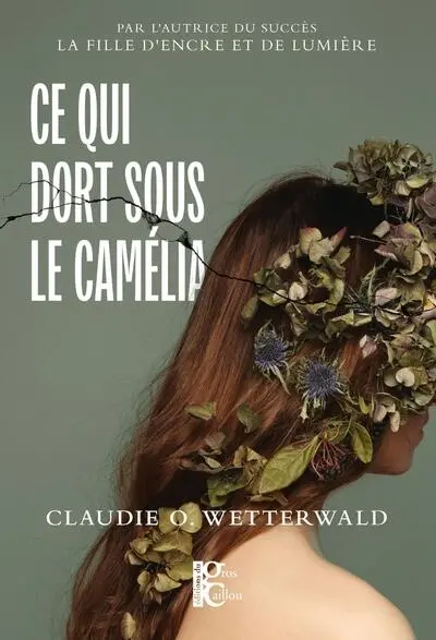 Ce qui dort sous le camélia Ce qui dort sous le camélia