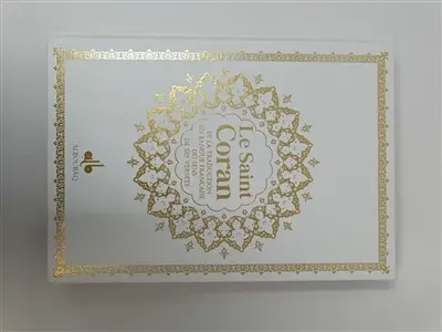 Le saint Coran : et la traduction en langue française du sens de ses versets : couverture tissu blanc