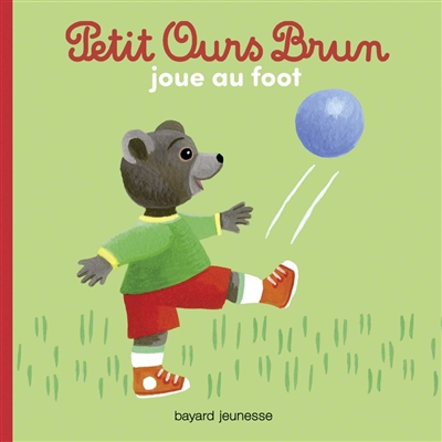 Petit Ours Brun Joue Au Foot