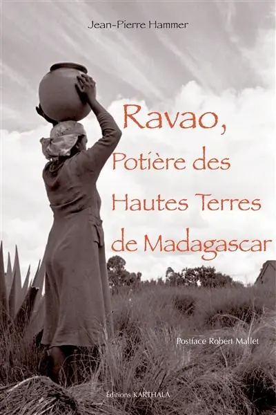 A Madagascar, Ravao, potière des hautes terres