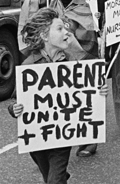 Parents must unite + fight : Hackney Flashers : agitprop, travail et féminisme socialiste en Angleterre