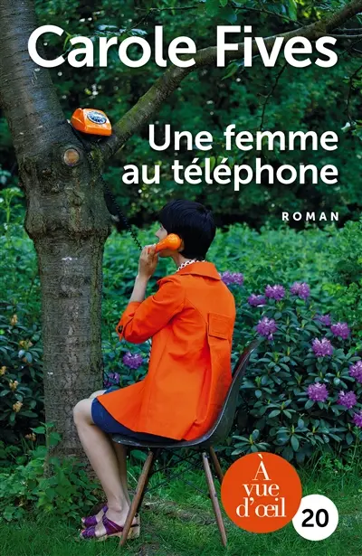 Une femme au téléphone