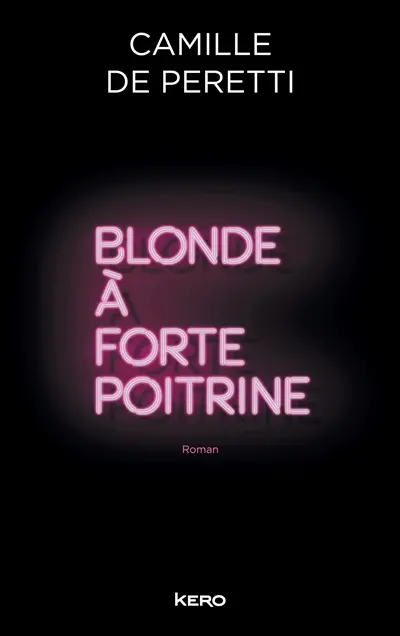 Blonde à forte poitrine