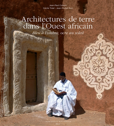 Architectures de terre dans l'Ouest africain : bleu à l'ombre, ocre au soleil