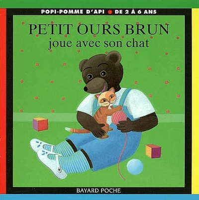 Petit Ours Brun joue avec son chat