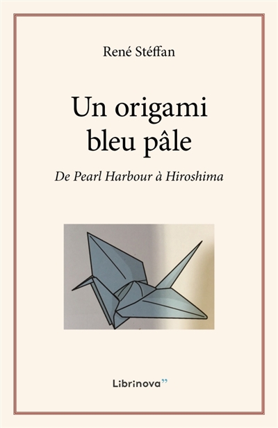 Un origami bleu pâle : De...