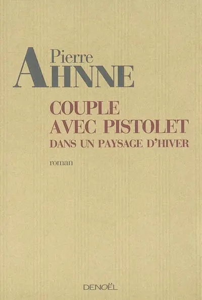 Couple avec pistolet dans un paysage d'hiver