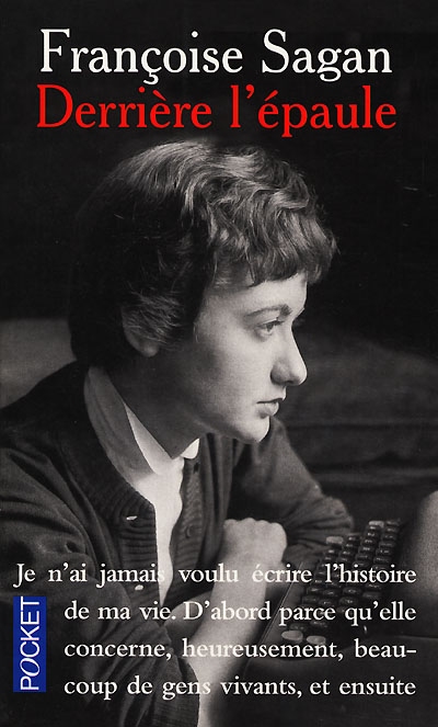 Derrière l'épaule
