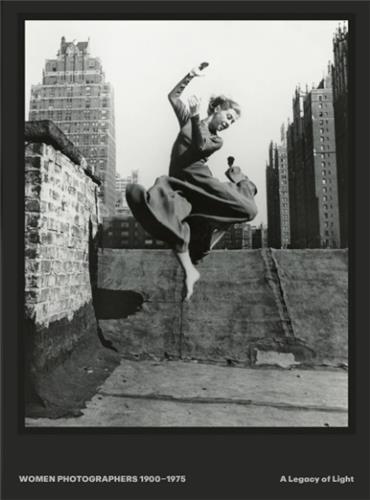 Women Photographers 1900 : 1975