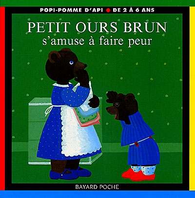 Petit ours brun s'amuse à faire peur