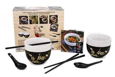 Ramens & noodles bar : à l'ombre des cerisiers : coffret