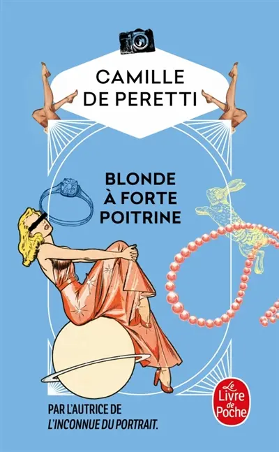 Blonde à forte poitrine