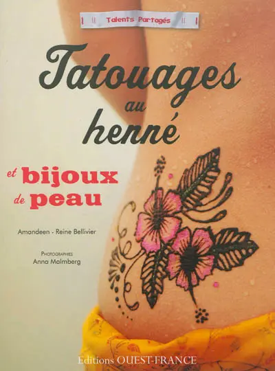 Tatouages au henné et bijoux de peau